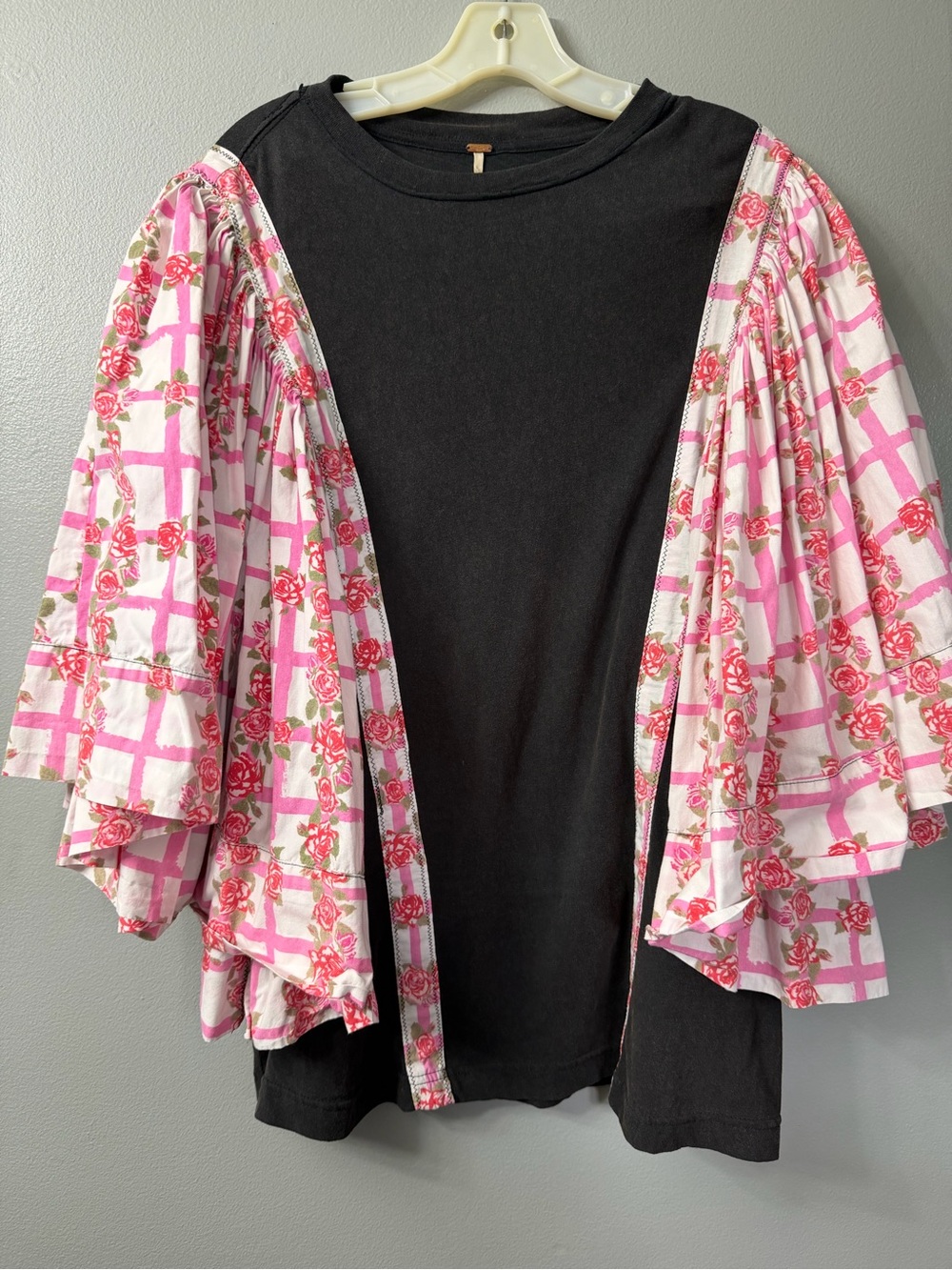 Free People Folklore Tee exaggerated plaid and floral patterned sleeve XS - Picture 4 of 9